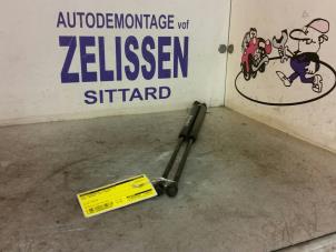 Używane Zestaw amortyzatorów gazowych tylnej klapy Seat Arosa (6H1) Cena € 21,00 Procedura marży oferowane przez Zelissen V.O.F. autodemontage