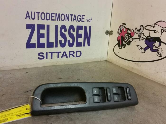 Usados Interruptor de ventanilla eléctrica Skoda Superb Precio € 26,25 Norma de margen ofrecido por Zelissen V.O.F. autodemontage