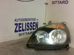 Used Headlight, left Renault Clio II (BB/CB) 1.4 16V Price € 42,00 Margin scheme offered by Zelissen V.O.F. autodemontage