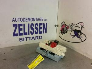 Używane Skrzynka bezpieczników Fiat Stilo (192A/B) 1.6 16V 3-Drs. Cena € 78,75 Procedura marży oferowane przez Zelissen V.O.F. autodemontage