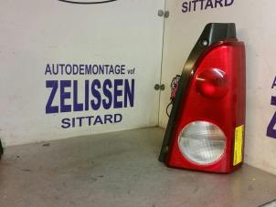 Usagé Feu arrière droit Opel Agila (A) 1.2 16V Prix € 26,25 Règlement à la marge proposé par Zelissen V.O.F. autodemontage