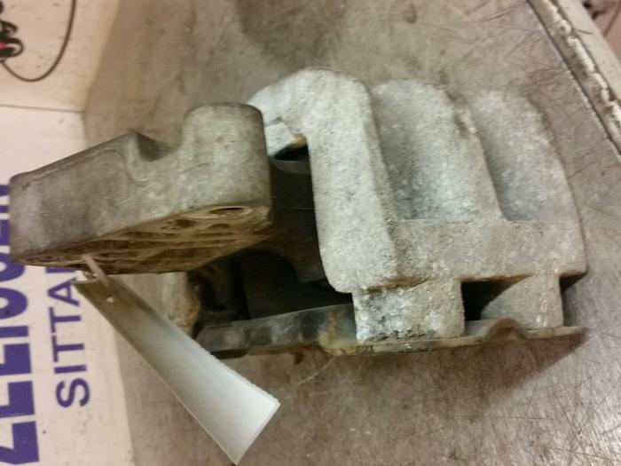 Support moteur d'un Ford Transit 2.0 TDdi 16V 260S 2004