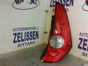 Usagé Feu arrière droit Opel Agila (B) 1.2 16V Prix € 42,00 Règlement à la marge proposé par Zelissen V.O.F. autodemontage