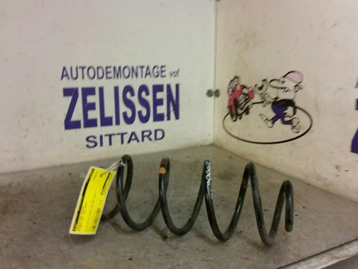Rear coil spring from a Peugeot 207/207+ (WA/WC/WM) 1.6 HDi 16V 2008