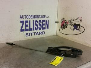 Usagé Poignée de porte arrière droite Seat Mii 1.0 12V Prix € 31,50 Règlement à la marge proposé par Zelissen V.O.F. autodemontage