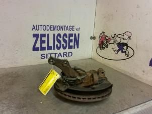 Używane Zawieszenie lewy przód Opel Agila (B) 1.2 16V Cena € 47,25 Procedura marży oferowane przez Zelissen V.O.F. autodemontage