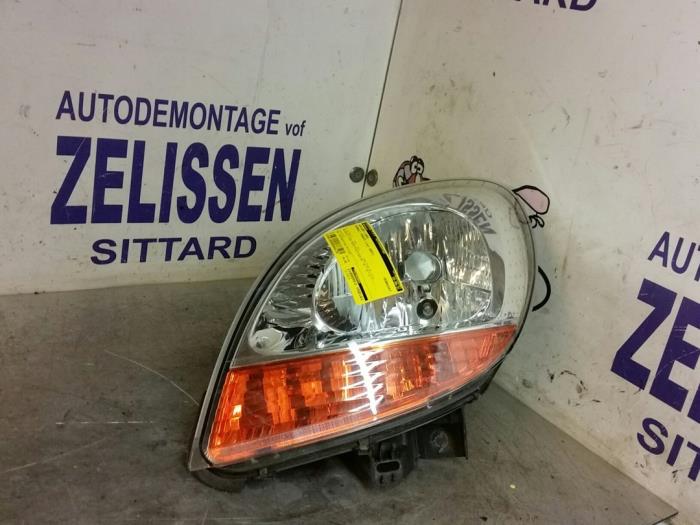 Używane Reflektor lewy Renault Kangoo Express (FC) 1.5 dCi 68 Cena € 42,00 Procedura marży oferowane przez Zelissen V.O.F. autodemontage