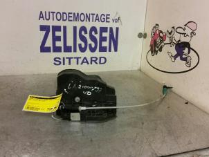 Gebrauchte Türschlossmechanik 4-türig links hinten BMW 1 serie (E87/87N) 118i 16V Preis € 52,50 Margenregelung angeboten von Zelissen V.O.F. autodemontage