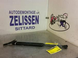 Used Rear gas strut, left BMW 1 serie (E87/87N) 118i 16V Price € 15,75 Margin scheme offered by Zelissen V.O.F. autodemontage