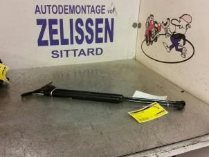 Used Rear gas strut, right BMW 1 serie (E87/87N) 118i 16V Price € 15,75 Margin scheme offered by Zelissen V.O.F. autodemontage