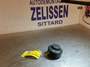 Używane Przelacznik swiatel Opel Corsa D 1.4 16V Twinport Cena € 21,00 Procedura marży oferowane przez Zelissen V.O.F. autodemontage