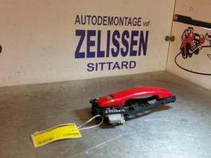Gebrauchte Türgriff 2-türig links Opel Corsa D 1.4 16V Twinport Preis € 15,75 Margenregelung angeboten von Zelissen V.O.F. autodemontage