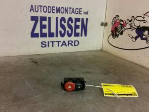 Used Panic lighting switch Renault Clio III (BR/CR) 1.4 16V Price € 31,50 Margin scheme offered by Zelissen V.O.F. autodemontage