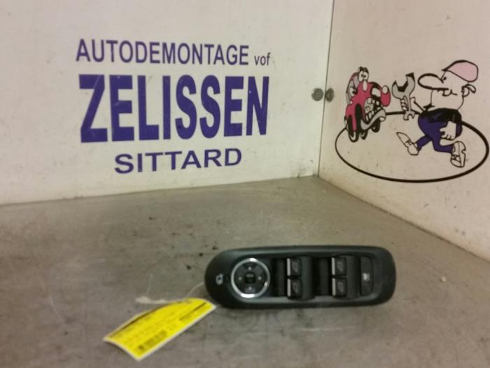 Usados Interruptor de ventanilla eléctrica Ford Mondeo IV 2.0 TDCi 135 16V Precio € 42,00 Norma de margen ofrecido por Zelissen V.O.F. autodemontage