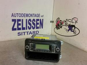 Używane Radioodtwarzacz CD Volkswagen Polo V (6R) 1.4 16V Cena € 52,50 Procedura marży oferowane przez Zelissen V.O.F. autodemontage