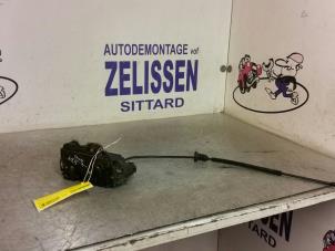 Używane Mechanizm blokady drzwi lewych wersja 2-drzwiowa Seat Ibiza III (6L1) 1.4 16V 75 Cena € 42,00 Procedura marży oferowane przez Zelissen V.O.F. autodemontage