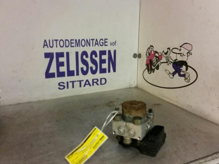 Begagnade ABS-pump Toyota Yaris (P1) 1.0 16V VVT-i Pris € 78,75 Marginaltabell erbjuds av Zelissen V.O.F. autodemontage