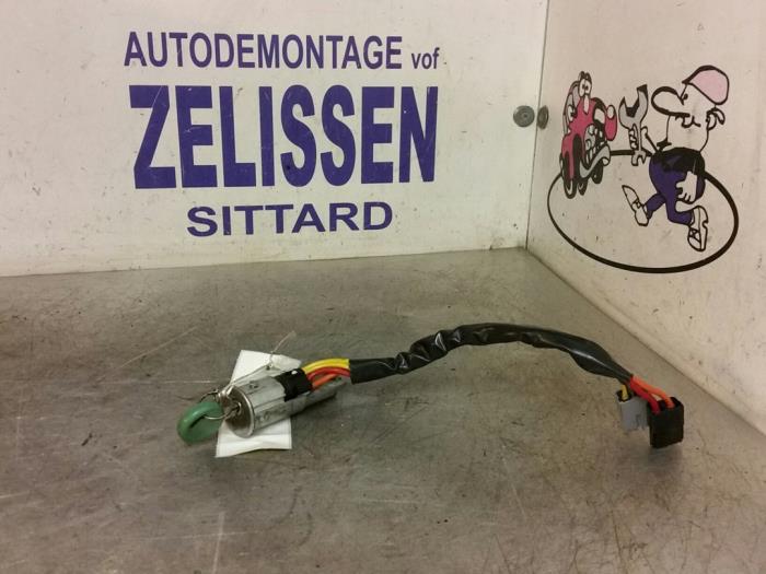 Zündschloss+Schlüssel van een Renault Clio (B/C57/357/557/577)  1997