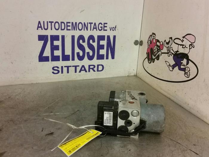 Begagnade ABS-pump Opel Meriva (A) 1.8 16V Pris € 52,50 Marginaltabell erbjuds av Zelissen V.O.F. autodemontage