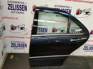 Używane Drzwi lewe tylne wersja 4-drzwiowa Mercedes S (W220) Cena € 210,00 Procedura marży oferowane przez Zelissen V.O.F. autodemontage