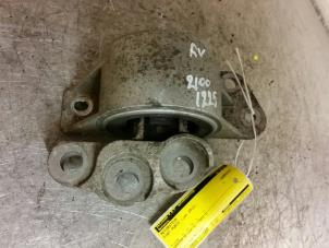 Engine mount from a Fiat Punto Evo (199) 1.3 JTD Multijet 85 16V Euro 5 2012