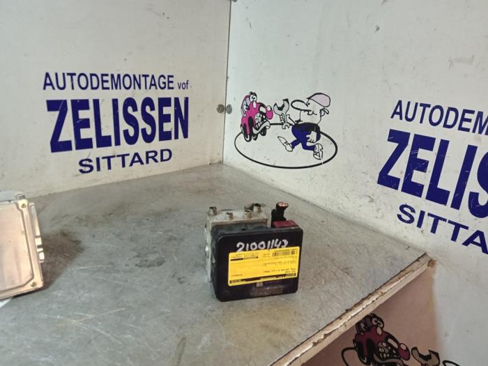 Usagé Bloc ABS Opel Zafira (M75) 1.9 CDTI 16V Prix € 99,75 Règlement à la marge proposé par Zelissen V.O.F. autodemontage