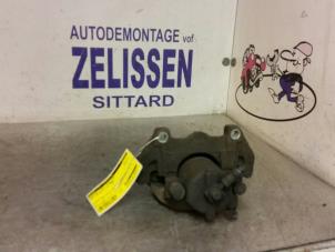 Used Front brake calliper, left Opel Zafira (M75) 1.9 CDTI 16V Price € 31,50 Margin scheme offered by Zelissen V.O.F. autodemontage