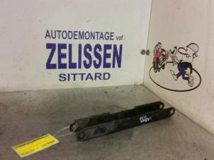 Usagé Bras de suspension haut arrière gauche Opel Zafira (M75) 1.9 CDTI 16V Prix € 15,75 Règlement à la marge proposé par Zelissen V.O.F. autodemontage