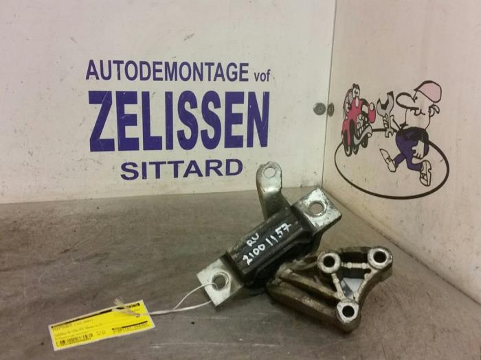 Usagé Support moteur Fiat Doblo Cargo (223) 1.3 D 16V Multijet Prix € 36,75 Règlement à la marge proposé par Zelissen V.O.F. autodemontage