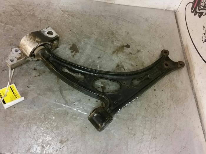 Front wishbone, left from a Volkswagen Eos (1F7/F8) 2.0 TFSI 16V 2007