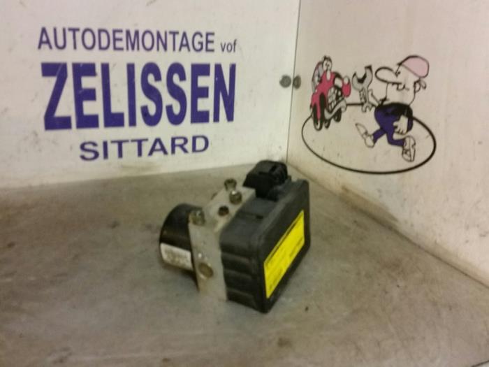 Usagé Pompe ABS Opel Vectra C GTS 3.2 V6 24V Prix € 78,75 Règlement à la marge proposé par Zelissen V.O.F. autodemontage