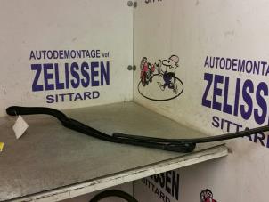 Usagé Bras essuie-glace avant BMW 3 serie (E90) 318i 16V Prix € 21,00 Règlement à la marge proposé par Zelissen V.O.F. autodemontage