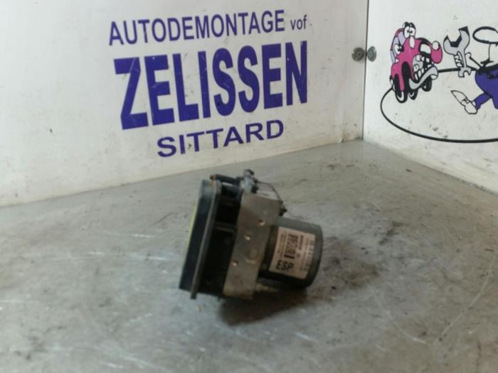 Begagnade ABS-pump Fiat Grande Punto (199) 1.4 16V Pris € 183,75 Marginaltabell erbjuds av Zelissen V.O.F. autodemontage