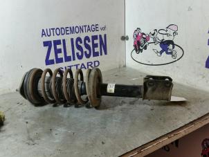 Używane Amortyzator lewy przód Opel Combo (Corsa B) 1.4 i Cena € 42,00 Procedura marży oferowane przez Zelissen V.O.F. autodemontage