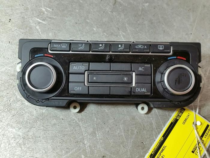 Heater control panel from a Volkswagen Golf VI Variant (AJ5/1KA) 1.4 TSI 122 16V 2010