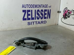 Używane Uchwyt drzwi lewych tylnych wersja 4-drzwiowa Volkswagen Golf VI Variant (AJ5/1KA) 1.4 TSI 122 16V Cena € 26,25 Procedura marży oferowane przez Zelissen V.O.F. autodemontage
