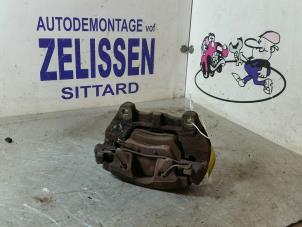 Usagé Etrier de frein (pince) avant droit Opel Zafira (F75) 2.0 16V Turbo OPC Prix € 36,75 Règlement à la marge proposé par Zelissen V.O.F. autodemontage