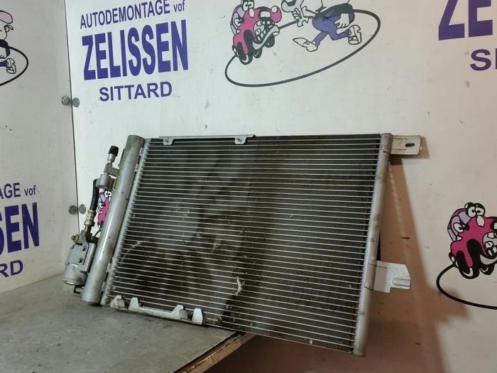 Condensador de aire acondicionado de un Opel Zafira (F75) 2.0 16V Turbo OPC 2002