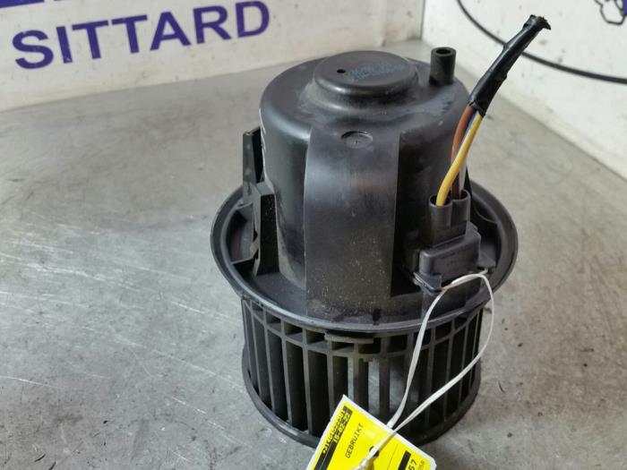 Heating and ventilation fan motor from a Ford Transit 2.2 TDCi 16V 2006