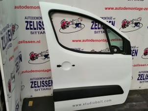 Used Door 2-door, right Peugeot Partner Tepee (7A/B/C/D/E/F/G/J/P/S) 1.6 HDiF 90 16V Phase 1 Price € 236,25 Margin scheme offered by Zelissen V.O.F. autodemontage