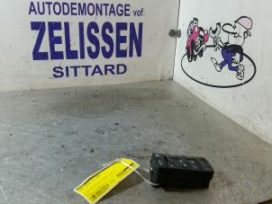 Usados Interruptor combinado de ventanillas Opel Vectra C GTS 2.2 16V Precio € 31,50 Norma de margen ofrecido por Zelissen V.O.F. autodemontage