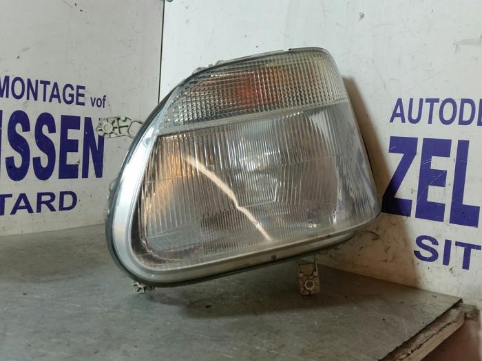 Headlight, left from a Suzuki Wagon-R+ (RB) 1.3 16V 2000