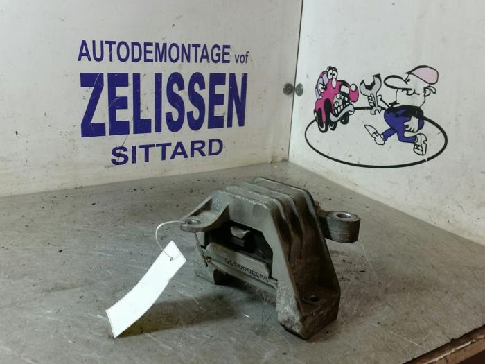 Used Engine mount Opel Vectra C GTS 2.2 16V Price € 42,00 Margin scheme offered by Zelissen V.O.F. autodemontage