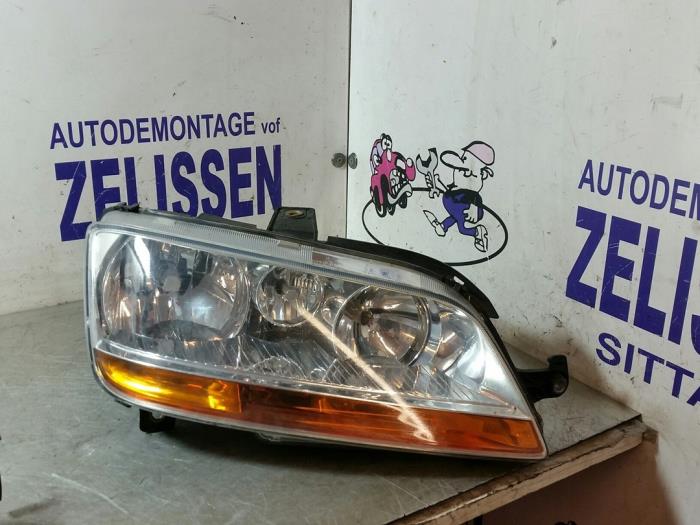 Używane Reflektor prawy Fiat Idea (350AX) 1.4 16V Cena € 52,50 Procedura marży oferowane przez Zelissen V.O.F. autodemontage