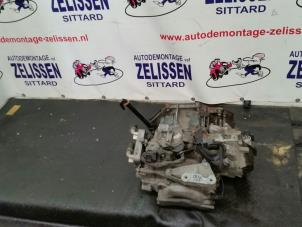 Usados Caja de cambios Opel Corsa D 1.4 16V Twinport Precio € 498,75 Norma de margen ofrecido por Zelissen V.O.F. autodemontage