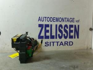 Usagé Boîte à fusibles Peugeot 206 CC (2D) 2.0 16V Prix € 42,00 Règlement à la marge proposé par Zelissen V.O.F. autodemontage