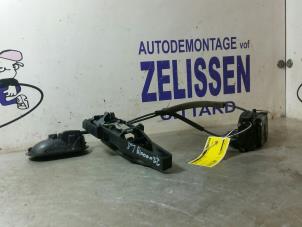 Usagé Serrure portière mécanique 4portes avant gauche Renault Kangoo Express (FW) 1.5 dCi 75 FAP Prix € 78,75 Règlement à la marge proposé par Zelissen V.O.F. autodemontage