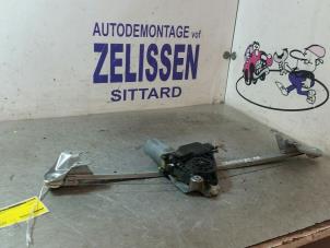 Usagé Mécanique vitre 4portes arrière droite Opel Zafira (F75) 2.0 16V Turbo OPC Prix € 42,00 Règlement à la marge proposé par Zelissen V.O.F. autodemontage