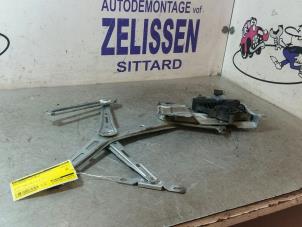 Usagé Mécanique vitre 4portes avant droite Opel Zafira (F75) 2.0 16V Turbo OPC Prix € 42,00 Règlement à la marge proposé par Zelissen V.O.F. autodemontage