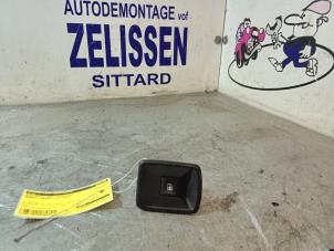 Używane Przelacznik elektrycznej szyby Renault Kangoo Express (FW) 1.5 dCi 75 FAP Cena € 15,75 Procedura marży oferowane przez Zelissen V.O.F. autodemontage